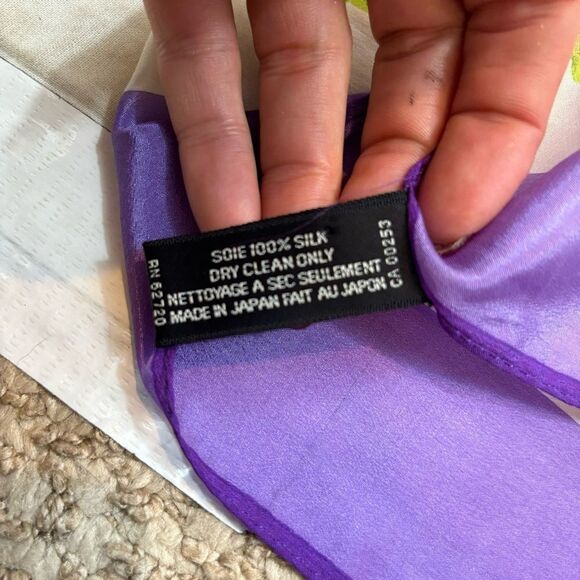 Vintage Oscar de la Renta Studio Purple and White Floral Silk Scarf Square - Picture 9 of 10